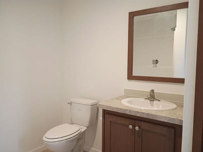 Building Photo - 40 Lily Dr