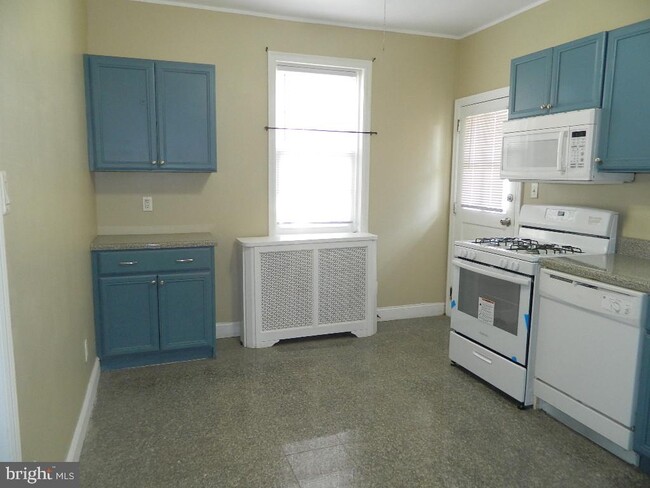 Building Photo - 4501 Princeton Ave