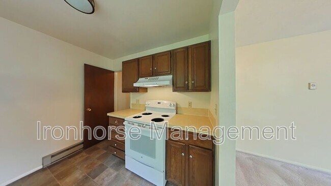 Building Photo - 515 S 15th Ave