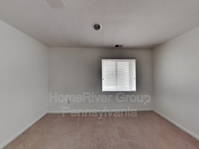 Building Photo - 145 Tanglewood Dr