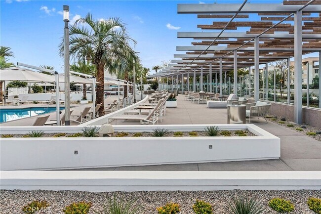 Building Photo - 157 Novel