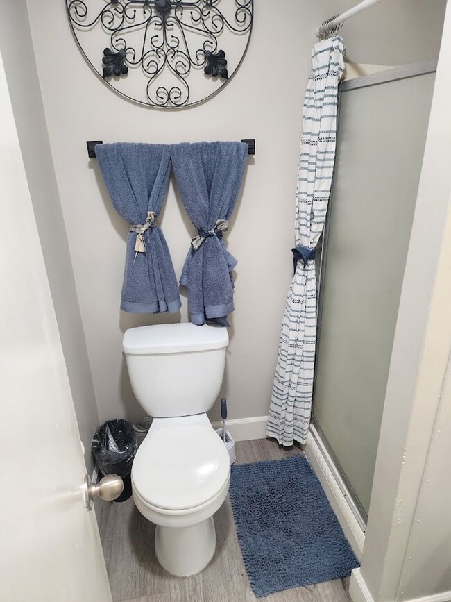 Building Photo - Beautiful Lower Level Studio apartment loc...