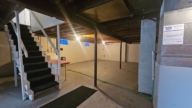 Building Photo - Spacious Starter 3 Bedroom Home