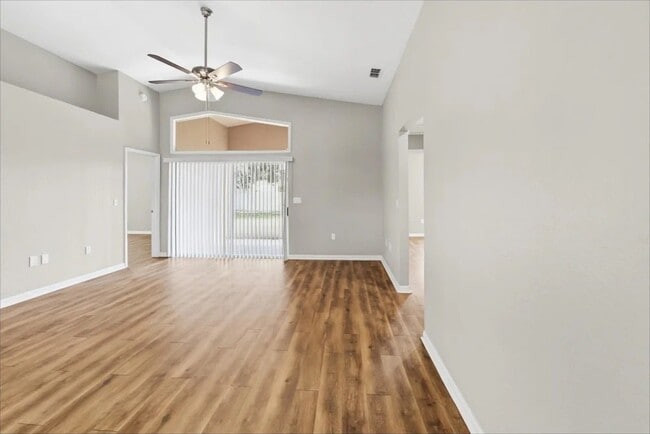 Building Photo - 2806 Cedaridge Dr