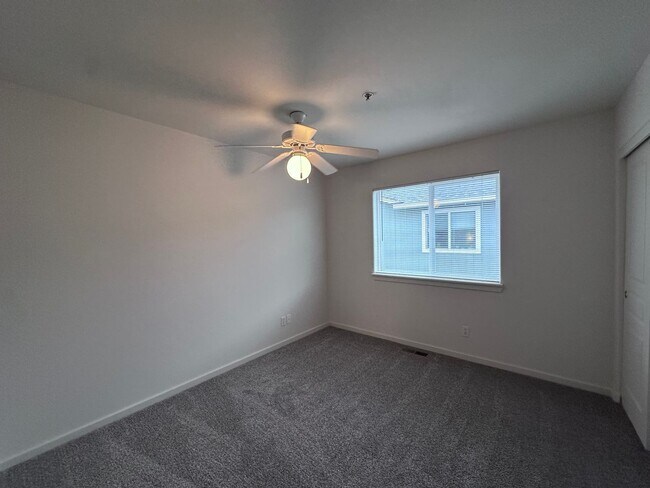 Building Photo - Newly Updated 3 Bedroom Available NOW