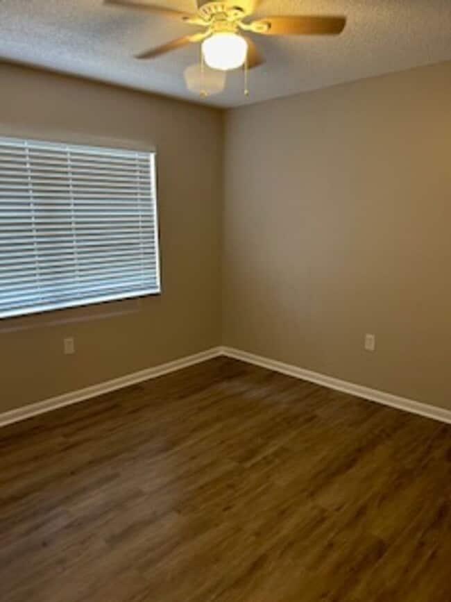 Building Photo - 2/1 available now!