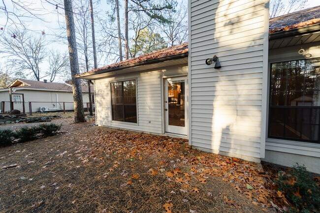 Building Photo - Charming 3 bedroom, 2 bath home that has been updated and is ready to be called home! This home h...