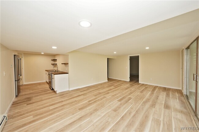 Building Photo - 100 Bridle Ln