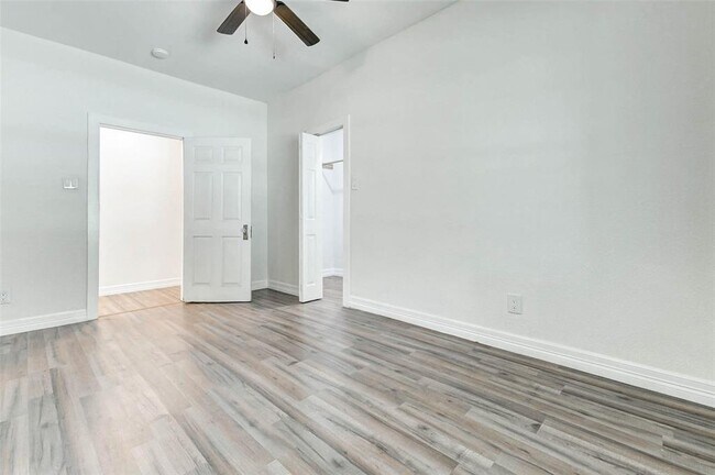 Building Photo - 10910 Maple Leaf St