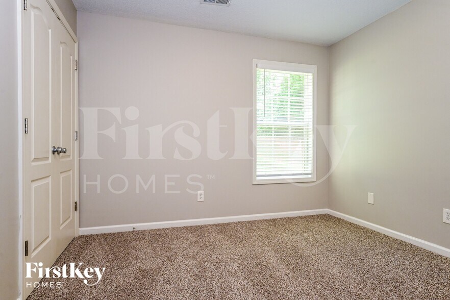 Building Photo - 3349 Meadovista Dr