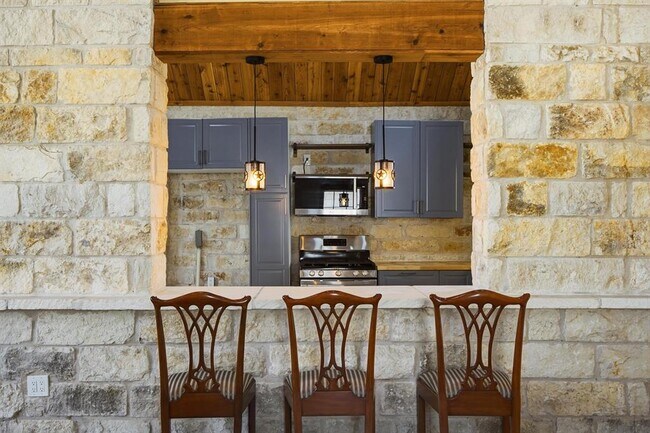 Building Photo - 520 Matzig Cove