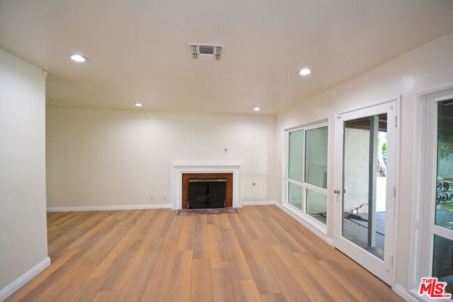 Building Photo - 7061 Louise Ave