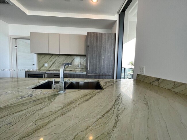 Building Photo - 801 S Miami Ave