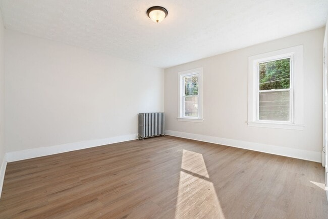 Building Photo - MOVE-IN SPECIAL! 1st MONTH'S RENT JUST $99...
