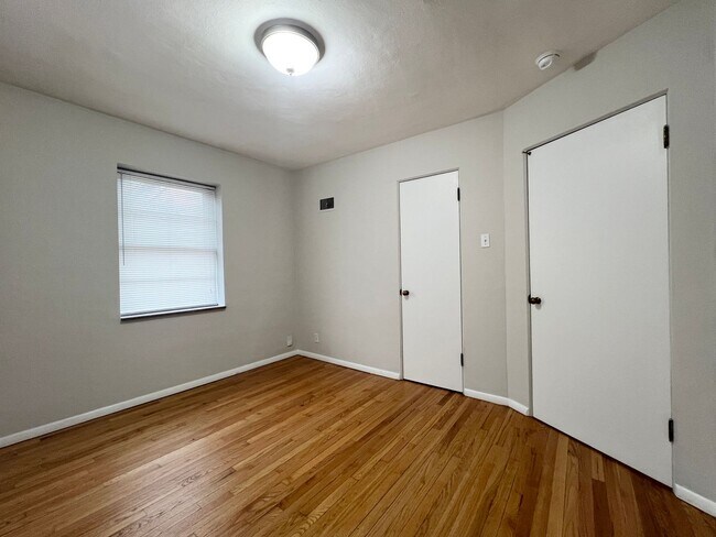 Building Photo - 5012-5014 Jamieson