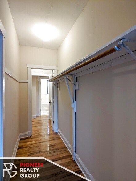 Building Photo - 736 W Addison St