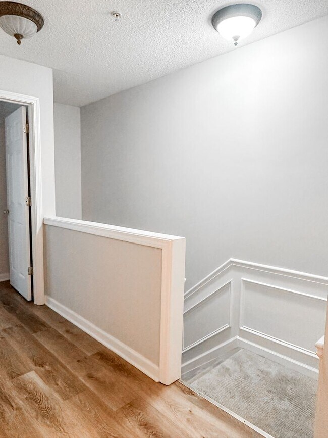 Building Photo - Large townhome in great Canton location