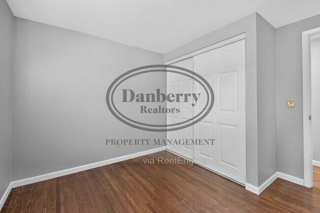 Building Photo - 6946 Kinsman Dr