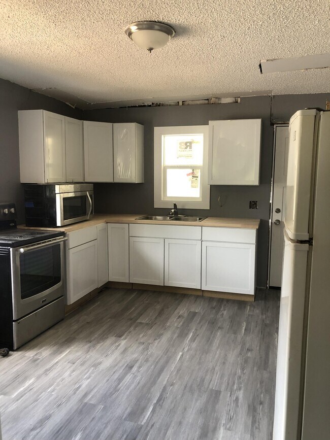 Building Photo - 320 E Clifton St