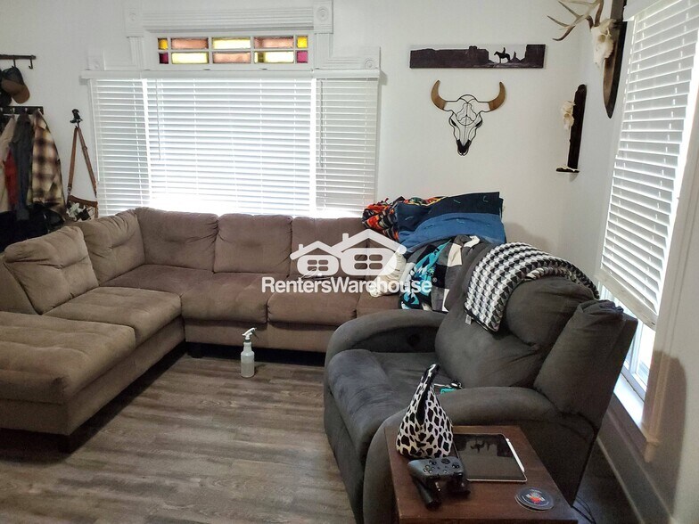 Building Photo - 109 4th Ave SE