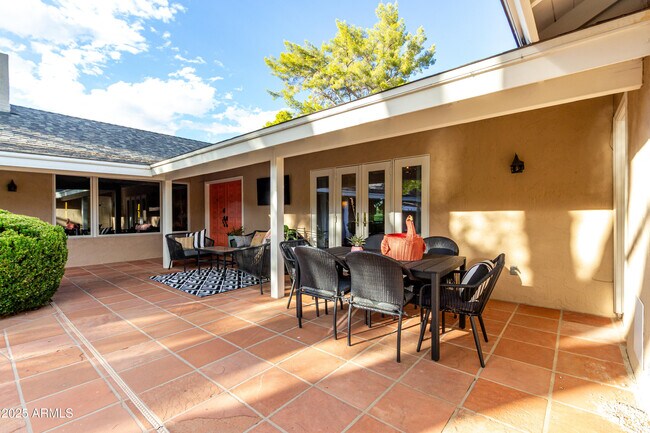 Building Photo - 14425 N Coral Gables Dr
