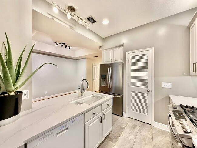 Building Photo - 2920 W El Prado Blvd