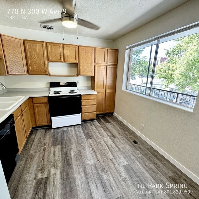 Primary Photo - Large Top Floor Pet Friendly 1 Br in Marma...