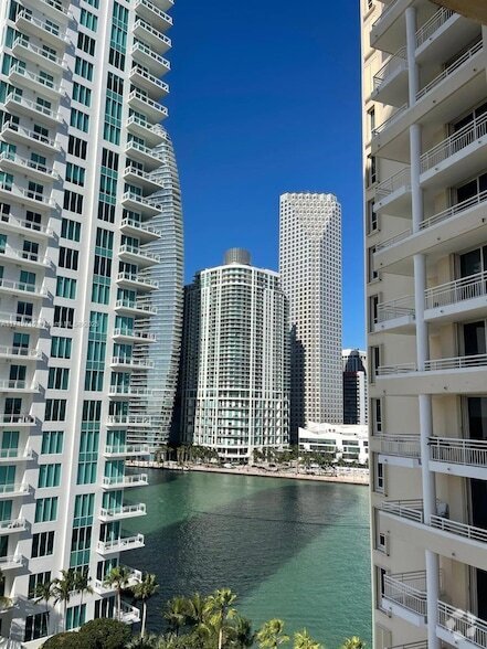 Building Photo - 888 Brickell Key Dr