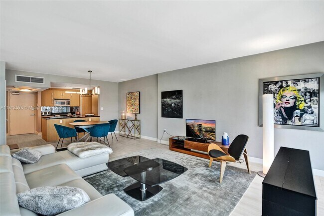 Building Photo - 10275 Collins Ave
