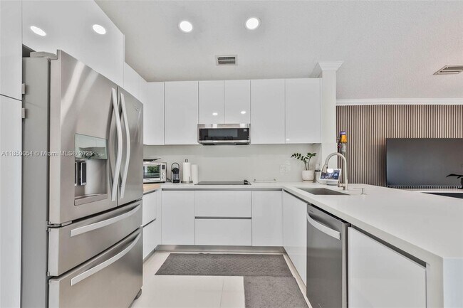 Building Photo - 9765 SW 155th Ct