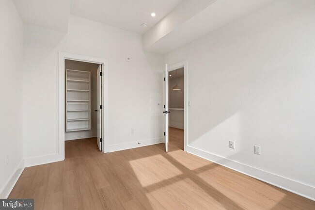 Building Photo - 30 W Allens Ln