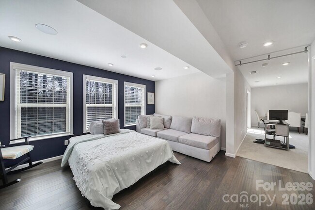 Building Photo - 6710 Carradale Way