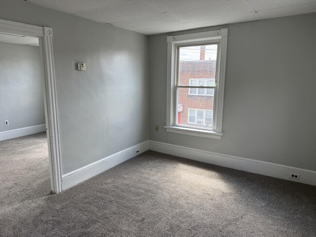 Building Photo - 308 4th St