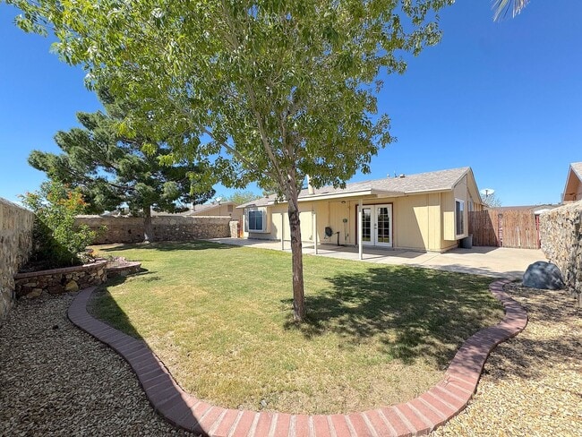Building Photo - West El Paso 3 bed refrig A/C Home