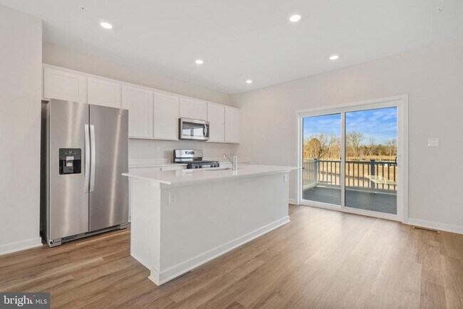Building Photo - 7430 Fern Gully Way