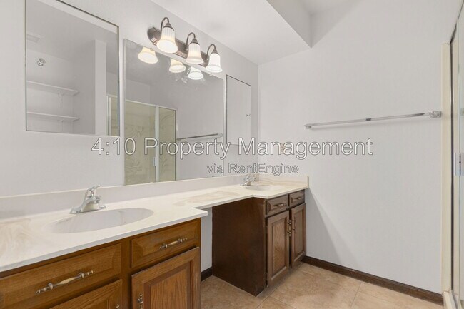Building Photo - 2063 E Aspen Dr