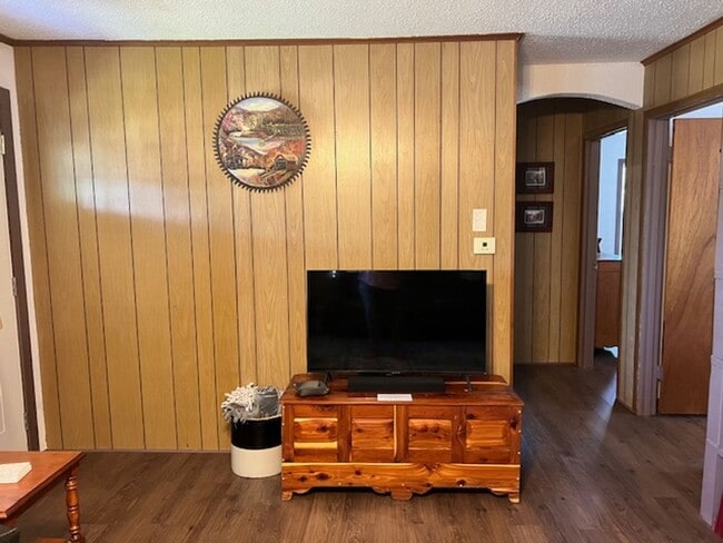 Building Photo - 301 W Main St