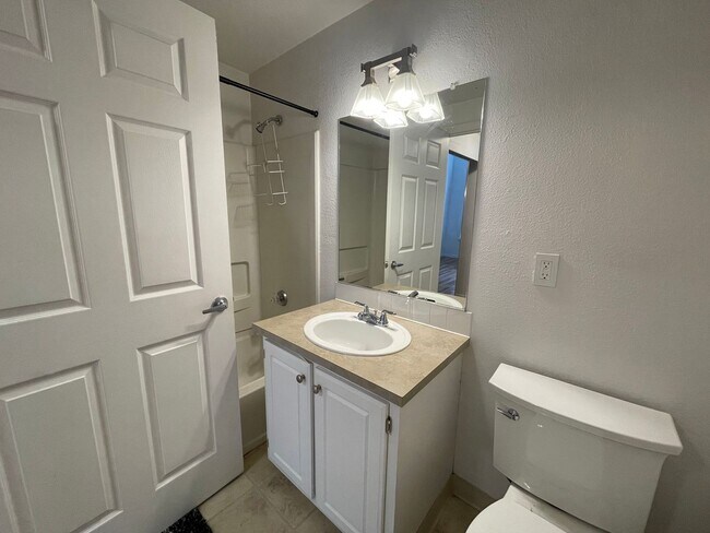 Building Photo - 2Bd/2Ba in Bethany Condo with Garage ~ Washer/ Dryer in Unit ~ Top Floor ~ Community Pool!!!