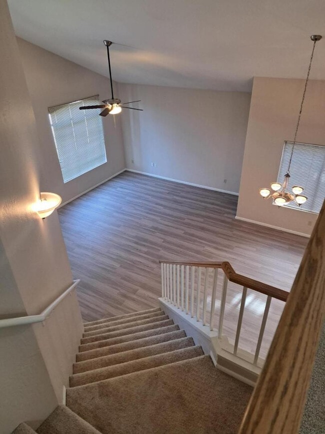 Building Photo - 1443 E Vaughn Ave