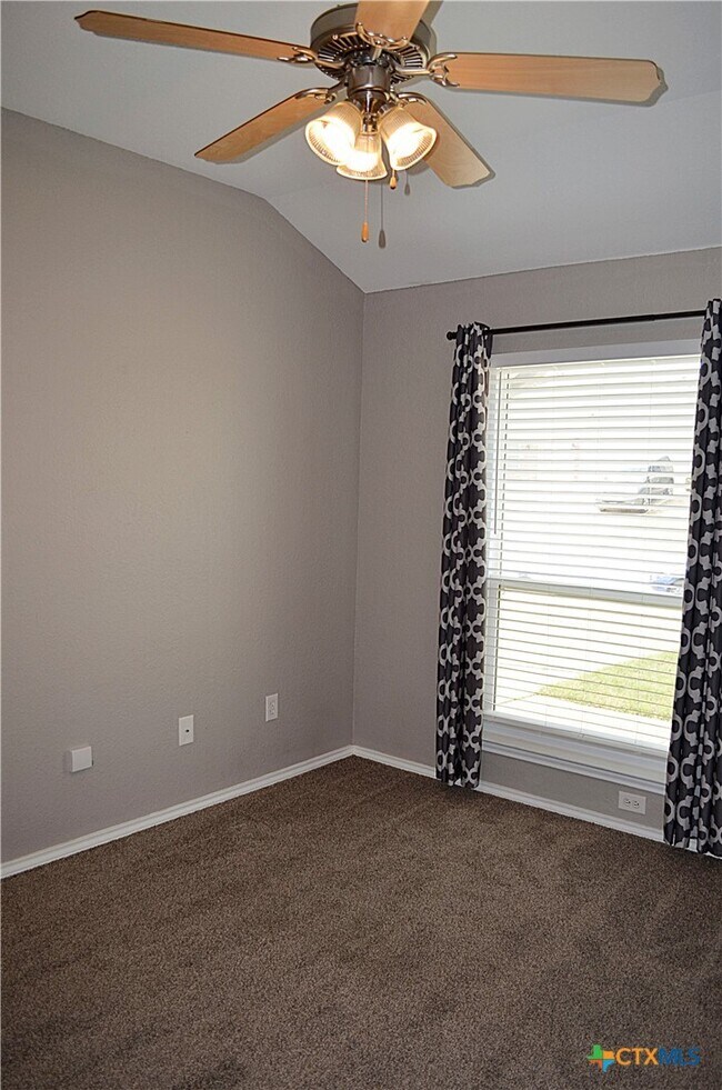 Building Photo - 423 Reservation Dr