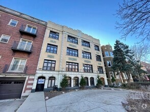 Building Photo - 1127 W Farwell Ave