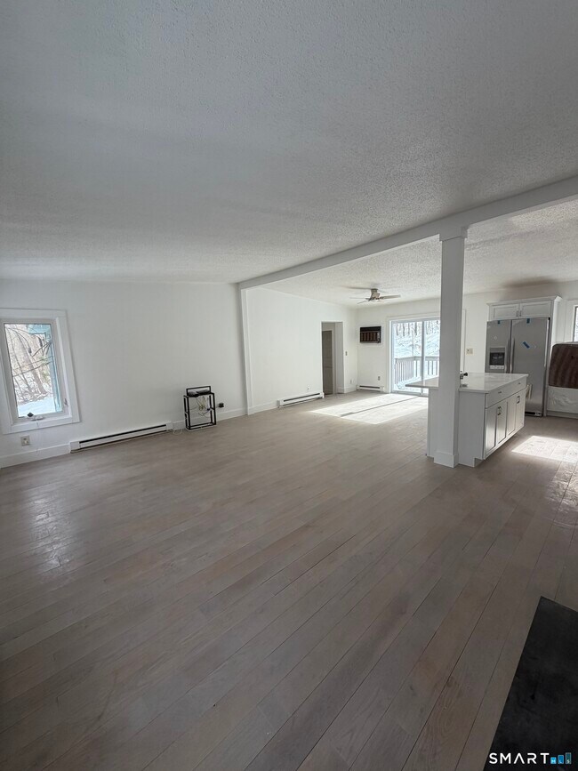 Building Photo - 410 Old Tolland Turnpike