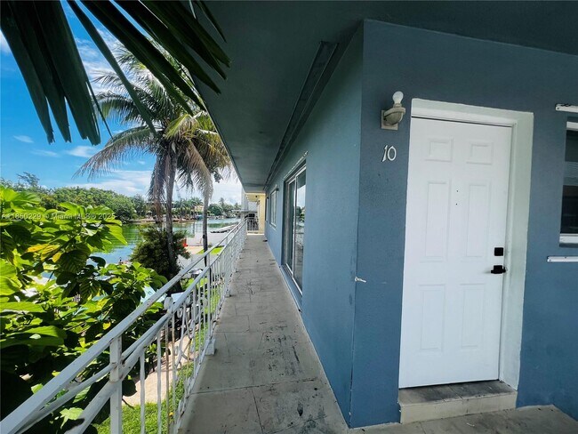 Building Photo - 2033 Calais Dr