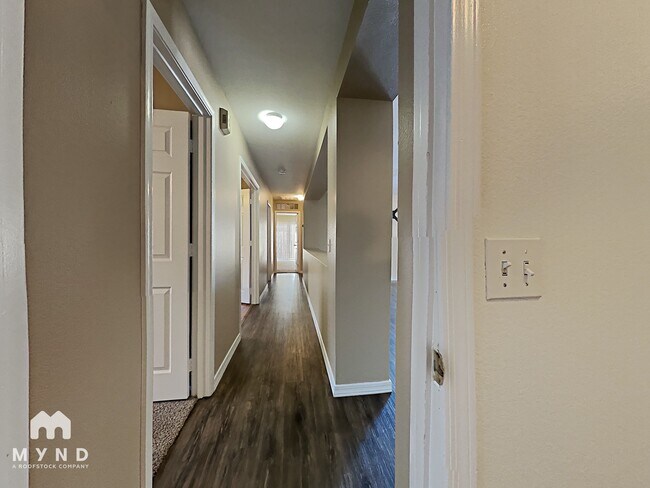 Building Photo - 8128 W Mission Ln