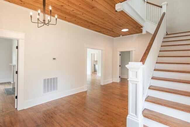 Building Photo - 208 N Guthrie Ave