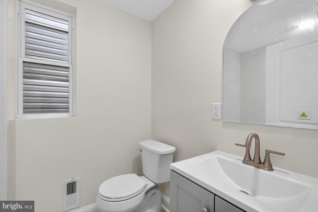 Building Photo - 2447 Turner St