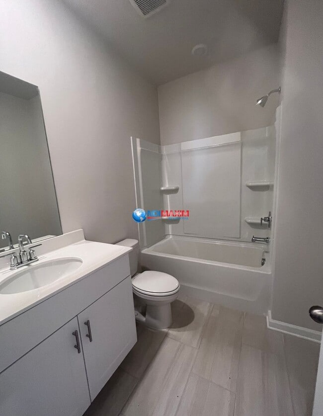 Building Photo - 4-bedroom house in gated community in Lawrenceville