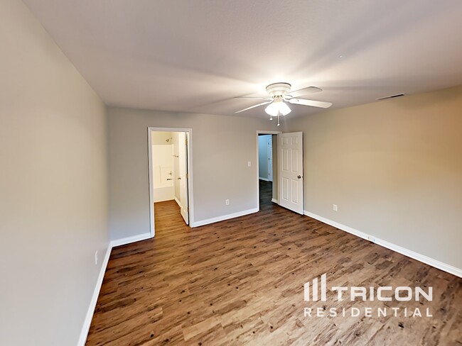 Building Photo - 928 Webb Dr