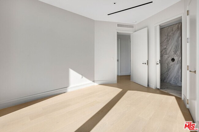 Building Photo - 211 Elm Ct