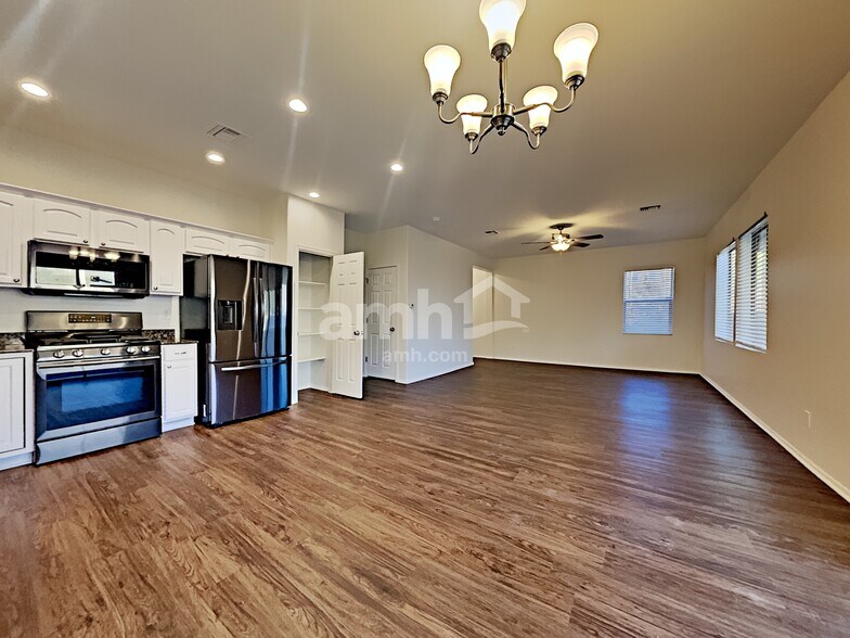 Building Photo - 902 E Autumn Harvest Pl